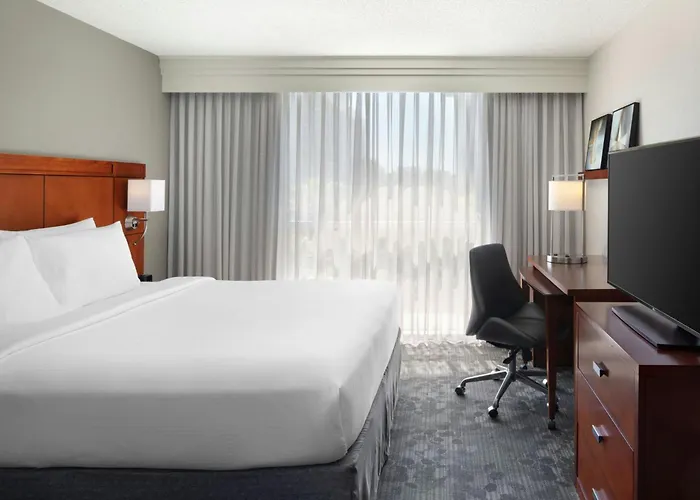 Courtyard By Marriott Miami Airport Hotel